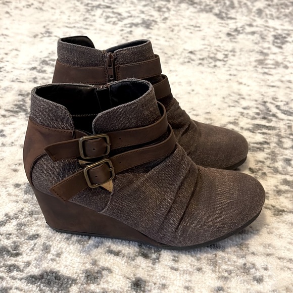 Women’s brown wedge bootie size 9 - Picture 4 of 7